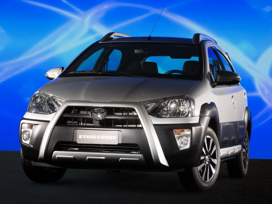  Toyota Etios Cross 2013 года  (фото 6 из 20)